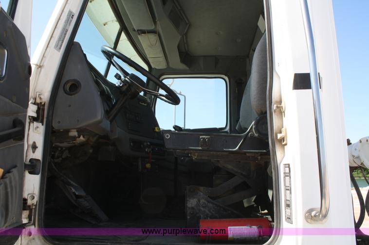 image for item B6764 2000 Western Star 4964FX concrete mixer truck