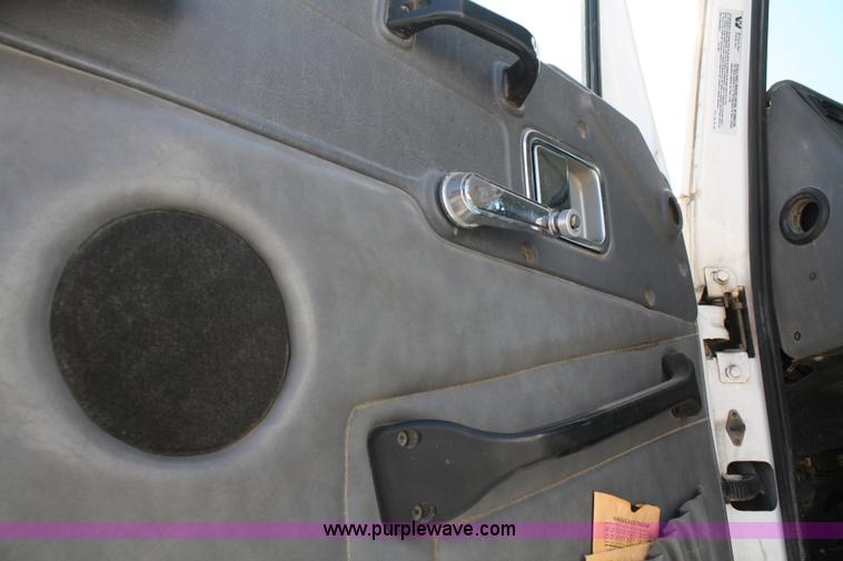 image for item B6764 2000 Western Star 4964FX concrete mixer truck