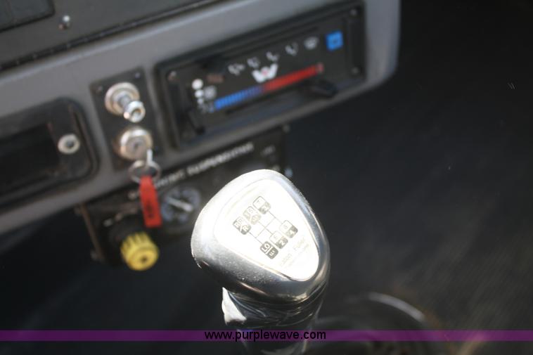 image for item B6764 2000 Western Star 4964FX concrete mixer truck