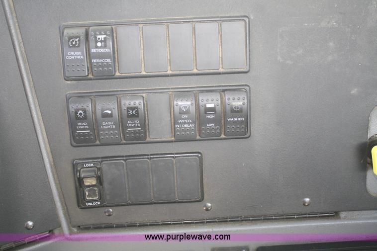 image for item B6764 2000 Western Star 4964FX concrete mixer truck