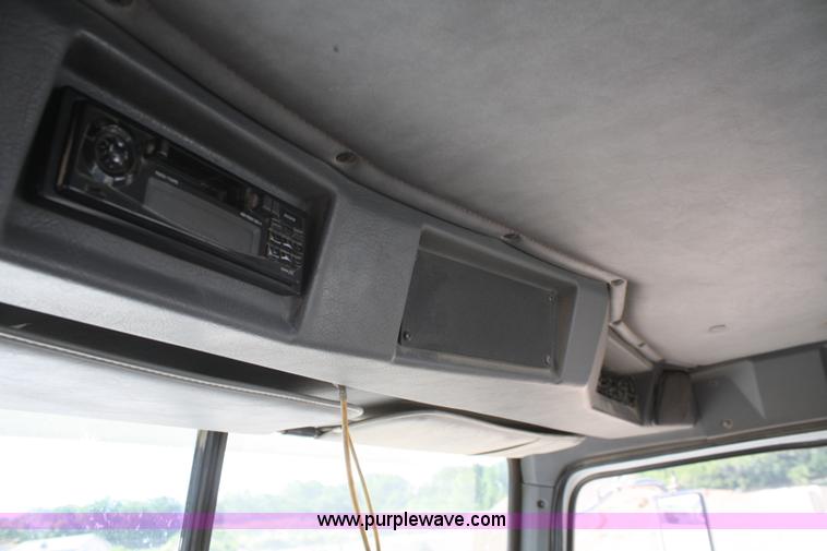 image for item B6764 2000 Western Star 4964FX concrete mixer truck