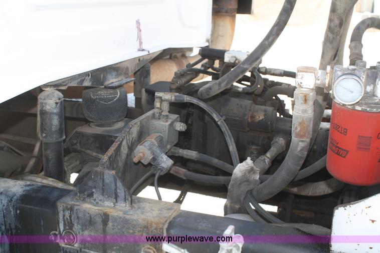 image for item B6764 2000 Western Star 4964FX concrete mixer truck