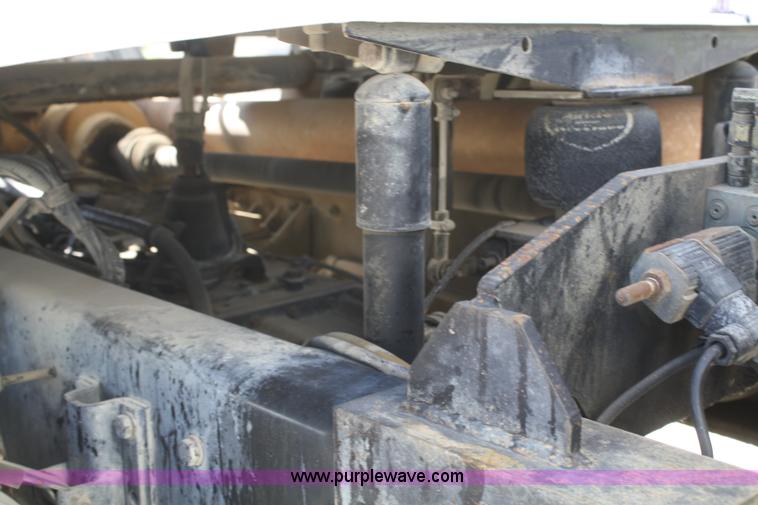 image for item B6764 2000 Western Star 4964FX concrete mixer truck