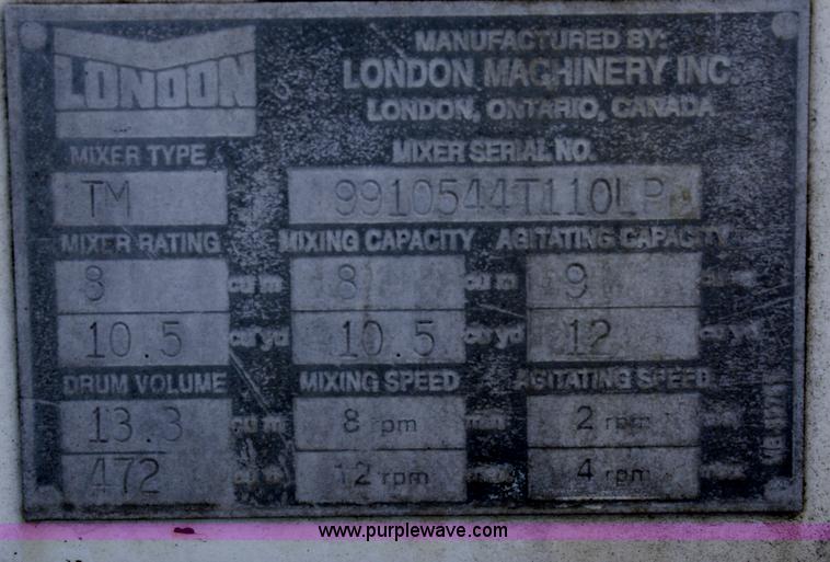 image for item B6764 2000 Western Star 4964FX concrete mixer truck