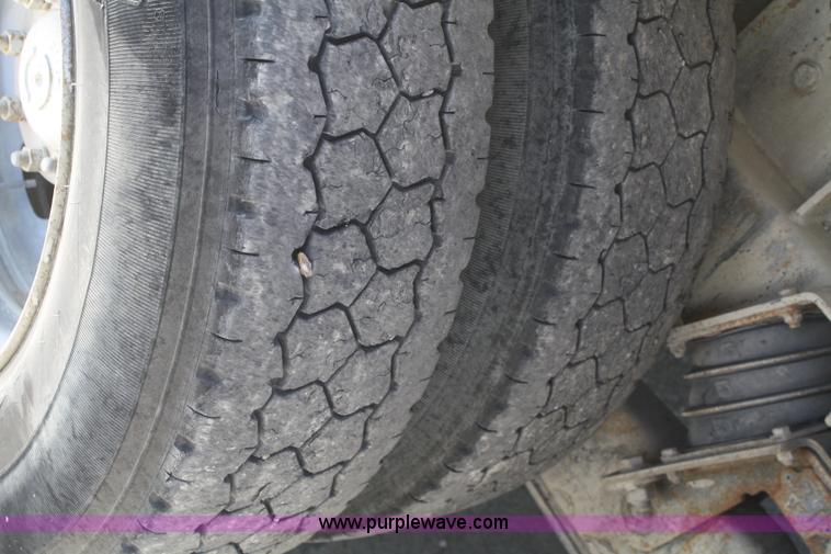 image for item B6764 2000 Western Star 4964FX concrete mixer truck