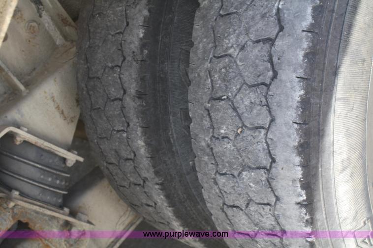 image for item B6764 2000 Western Star 4964FX concrete mixer truck