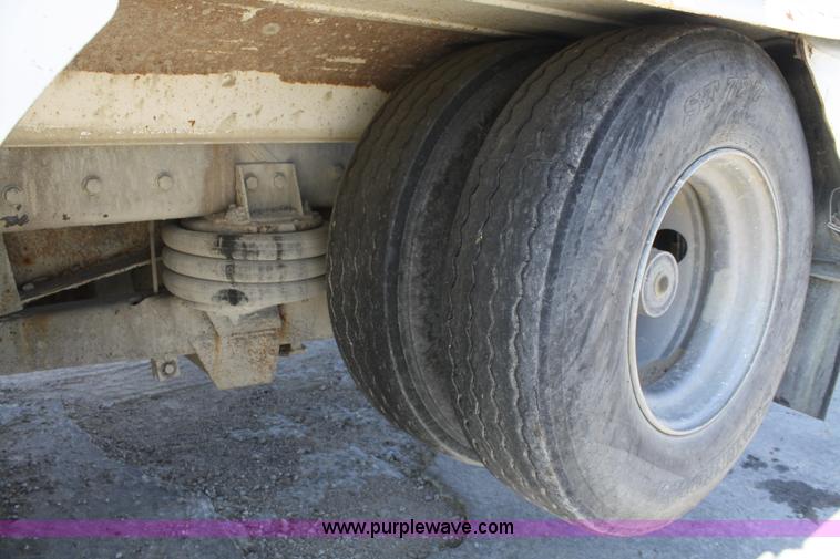 image for item B6764 2000 Western Star 4964FX concrete mixer truck