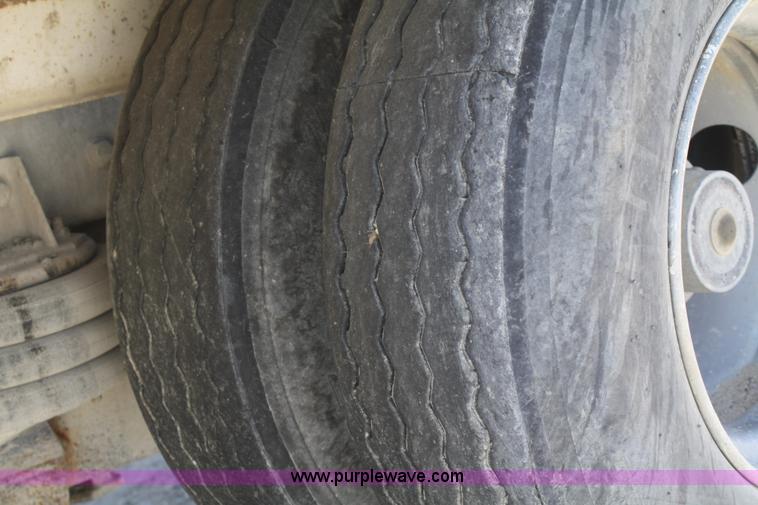 image for item B6764 2000 Western Star 4964FX concrete mixer truck