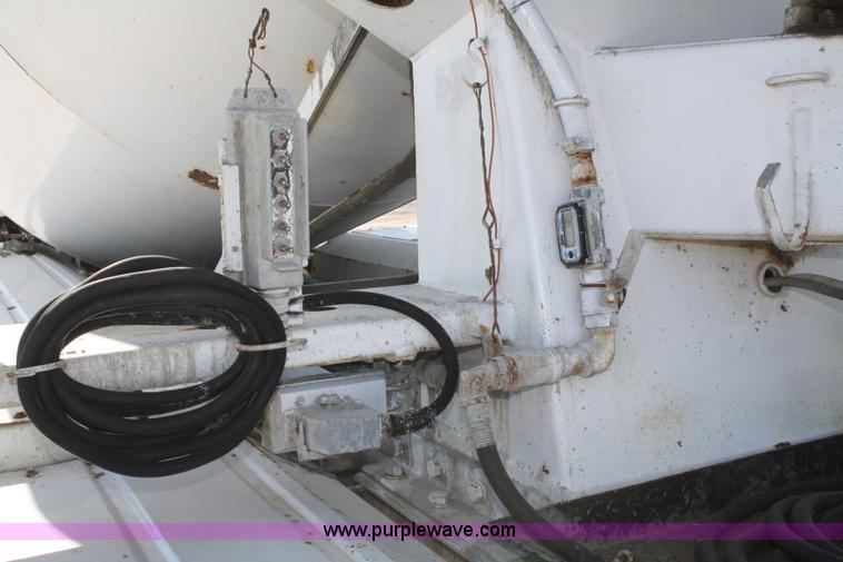 image for item B6764 2000 Western Star 4964FX concrete mixer truck