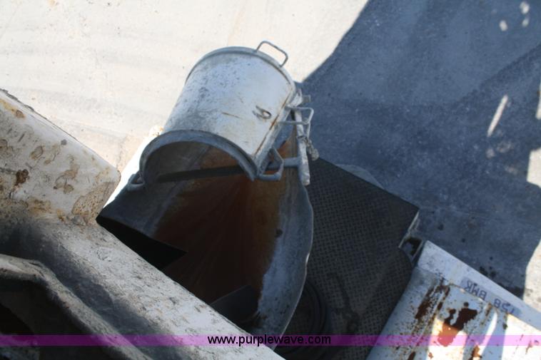 image for item B6764 2000 Western Star 4964FX concrete mixer truck