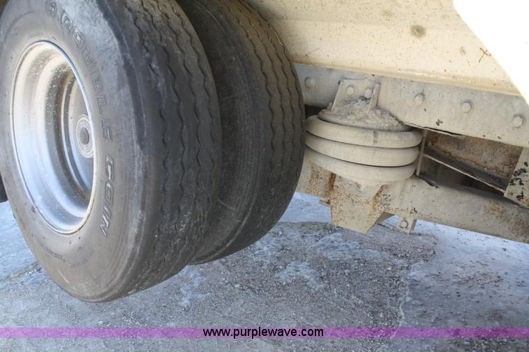 image for item B6764 2000 Western Star 4964FX concrete mixer truck