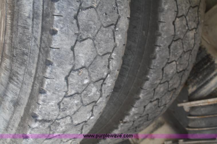 image for item B6764 2000 Western Star 4964FX concrete mixer truck