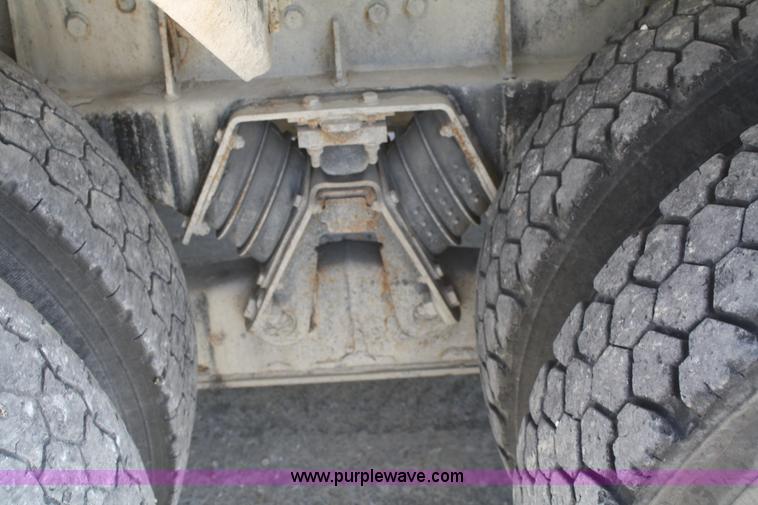 image for item B6764 2000 Western Star 4964FX concrete mixer truck