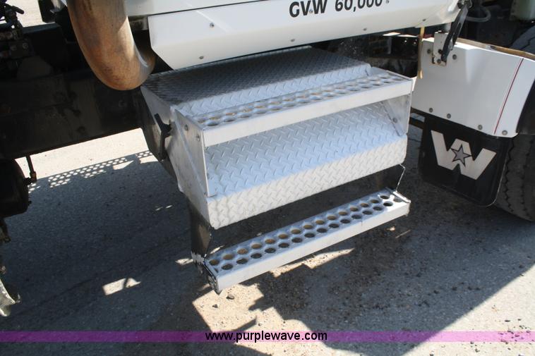 image for item B6764 2000 Western Star 4964FX concrete mixer truck