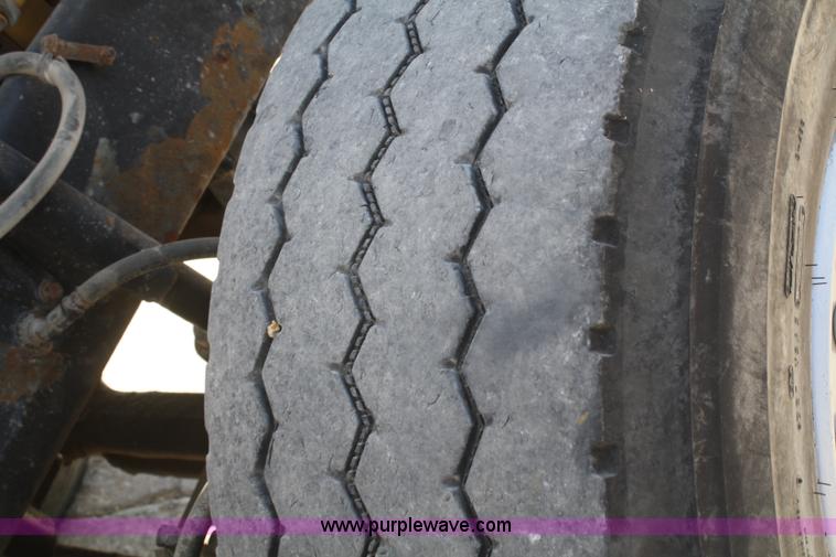 image for item B6764 2000 Western Star 4964FX concrete mixer truck