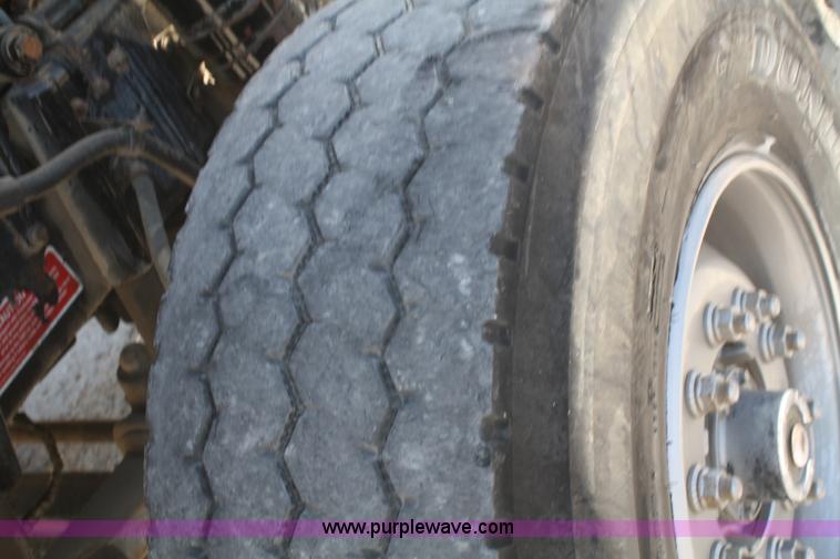 image for item B6764 2000 Western Star 4964FX concrete mixer truck