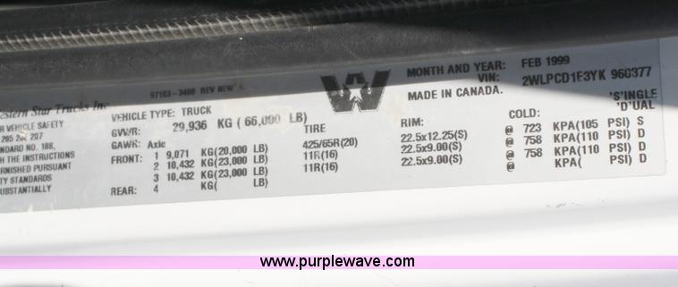 image for item B6764 2000 Western Star 4964FX concrete mixer truck