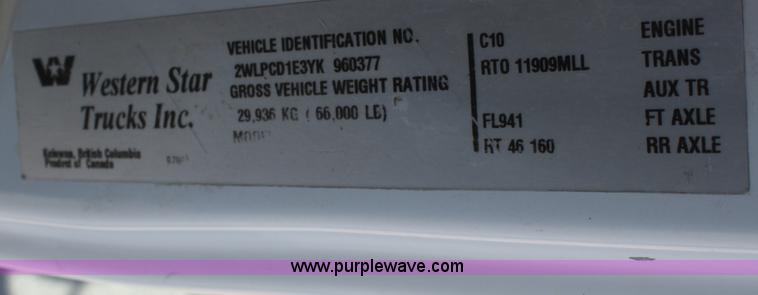 image for item B6764 2000 Western Star 4964FX concrete mixer truck