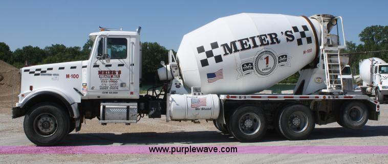 image for item B6765 2000 Western Star 4964FX concrete mixer truck
