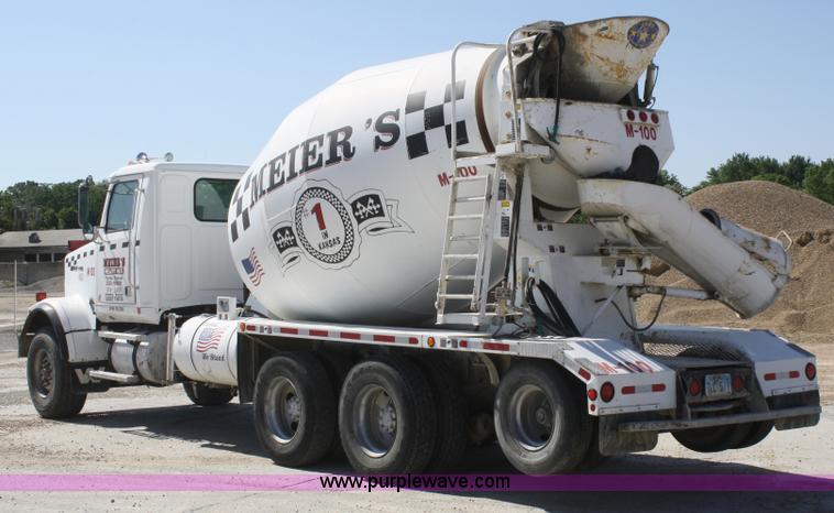 image for item B6765 2000 Western Star 4964FX concrete mixer truck