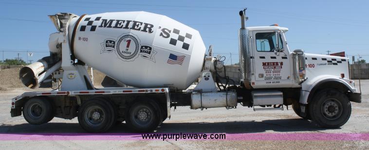 image for item B6765 2000 Western Star 4964FX concrete mixer truck