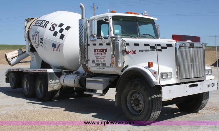 image for item B6765 2000 Western Star 4964FX concrete mixer truck
