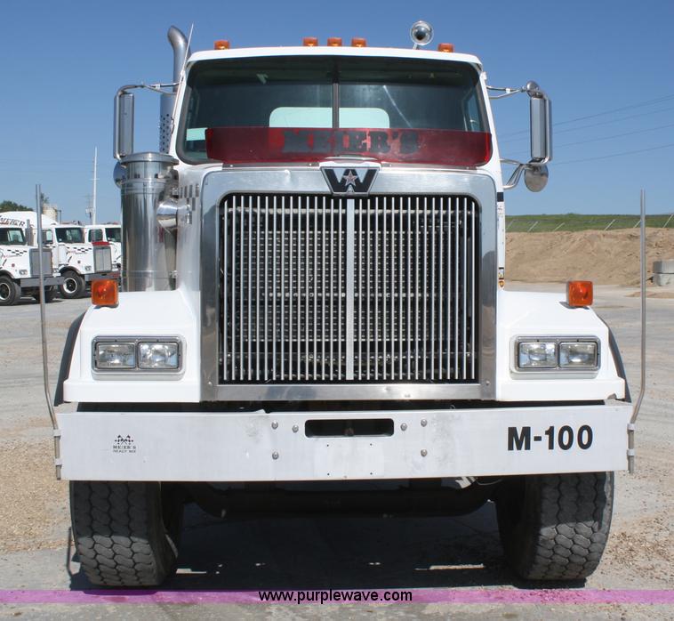 image for item B6765 2000 Western Star 4964FX concrete mixer truck