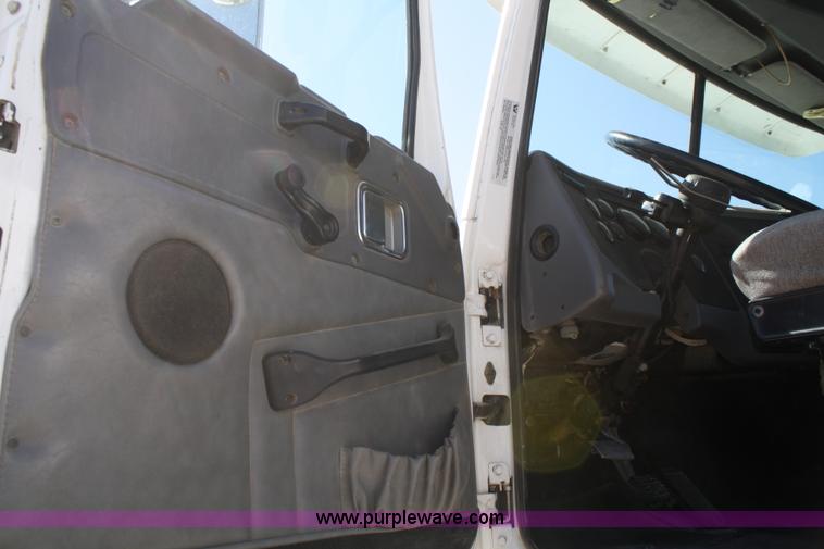 image for item B6765 2000 Western Star 4964FX concrete mixer truck