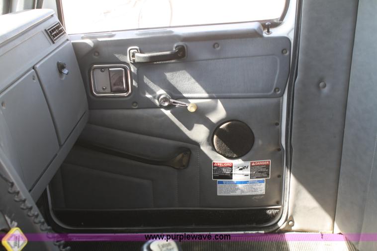 image for item B6765 2000 Western Star 4964FX concrete mixer truck