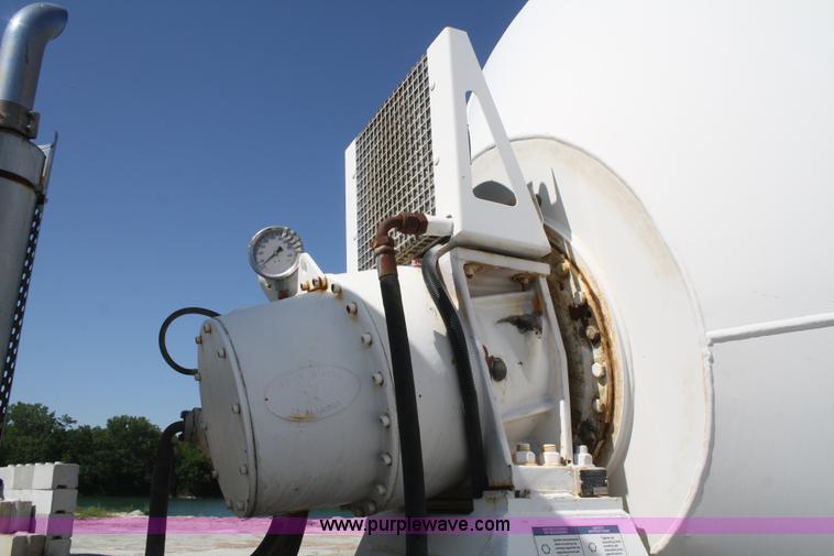 image for item B6765 2000 Western Star 4964FX concrete mixer truck