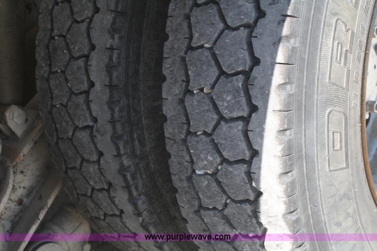 image for item B6765 2000 Western Star 4964FX concrete mixer truck