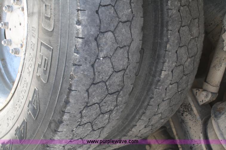 image for item B6765 2000 Western Star 4964FX concrete mixer truck