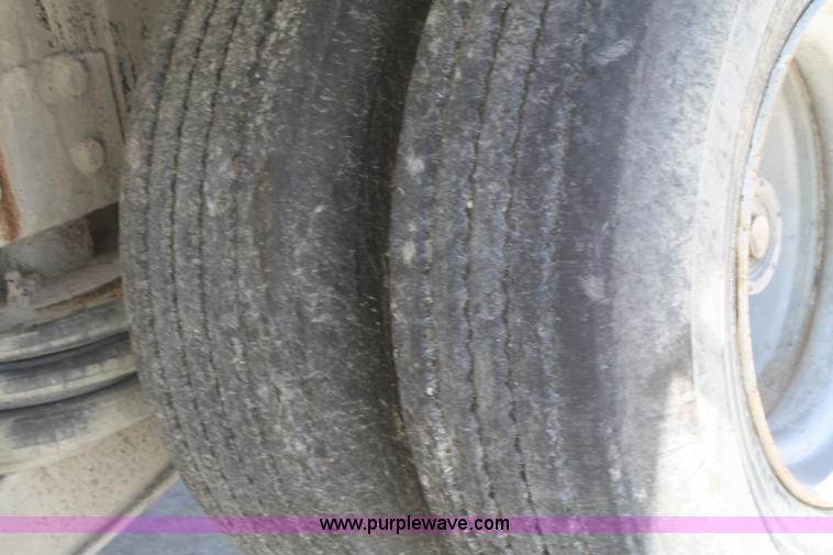 image for item B6765 2000 Western Star 4964FX concrete mixer truck