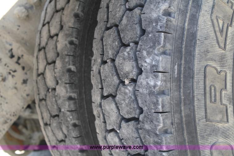 image for item B6765 2000 Western Star 4964FX concrete mixer truck