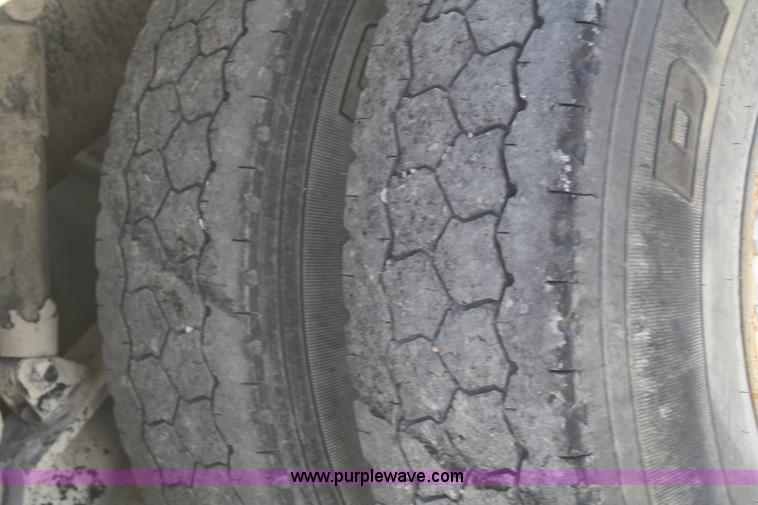 image for item B6765 2000 Western Star 4964FX concrete mixer truck