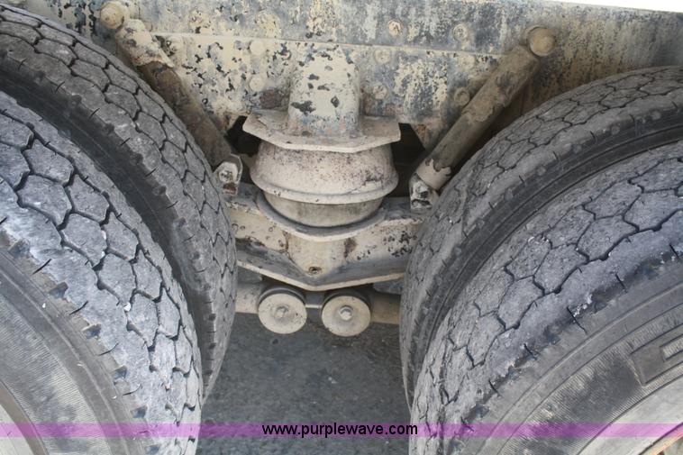 image for item B6765 2000 Western Star 4964FX concrete mixer truck