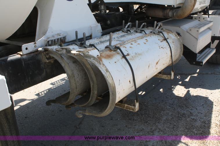 image for item B6765 2000 Western Star 4964FX concrete mixer truck