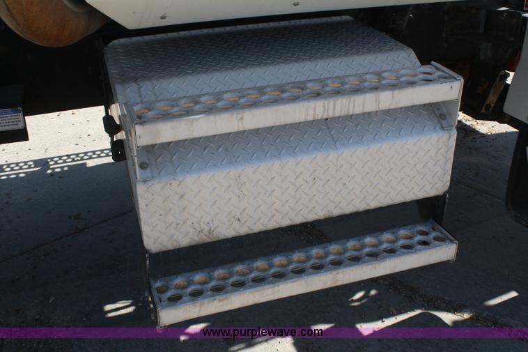 image for item B6765 2000 Western Star 4964FX concrete mixer truck