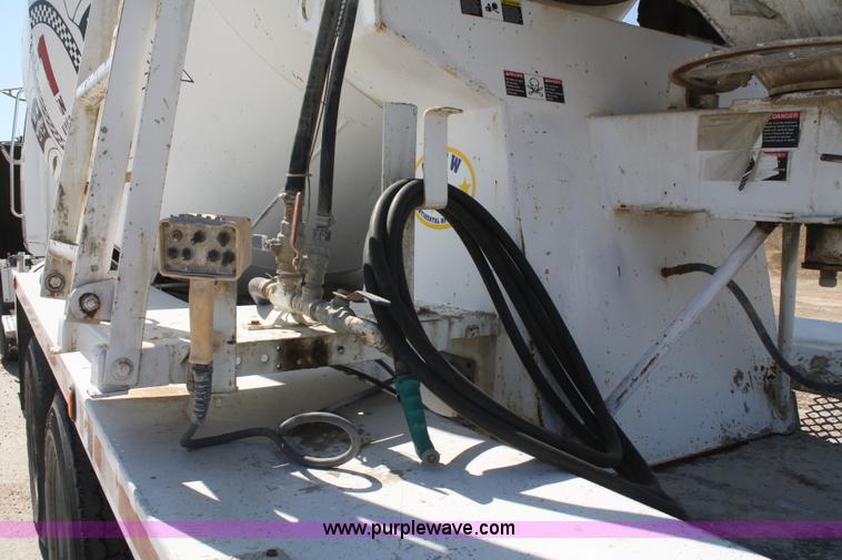 image for item B6765 2000 Western Star 4964FX concrete mixer truck