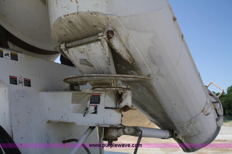 image for item B6765 2000 Western Star 4964FX concrete mixer truck