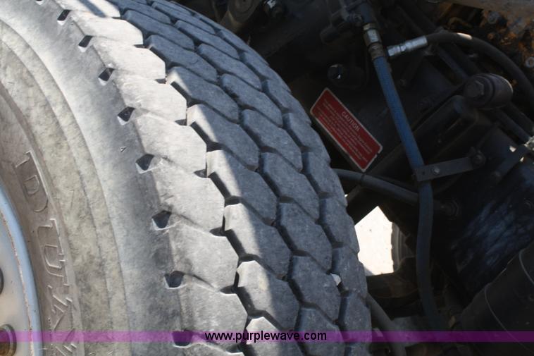 image for item B6765 2000 Western Star 4964FX concrete mixer truck