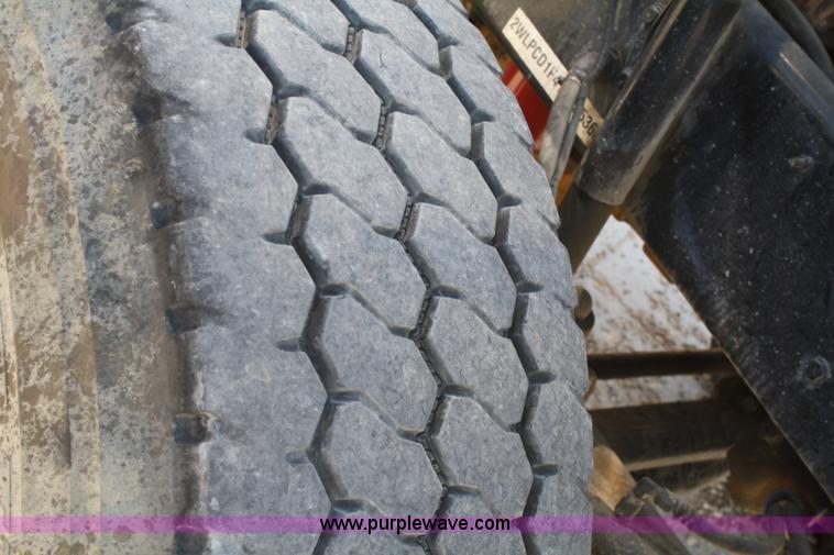 image for item B6765 2000 Western Star 4964FX concrete mixer truck