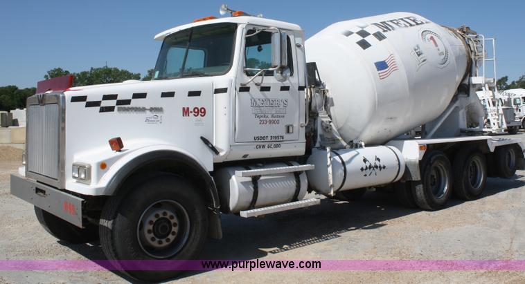 image for item B6766 2000 Western Star 4964FX concrete mixer truck
