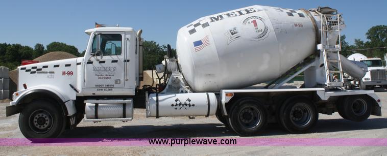 image for item B6766 2000 Western Star 4964FX concrete mixer truck