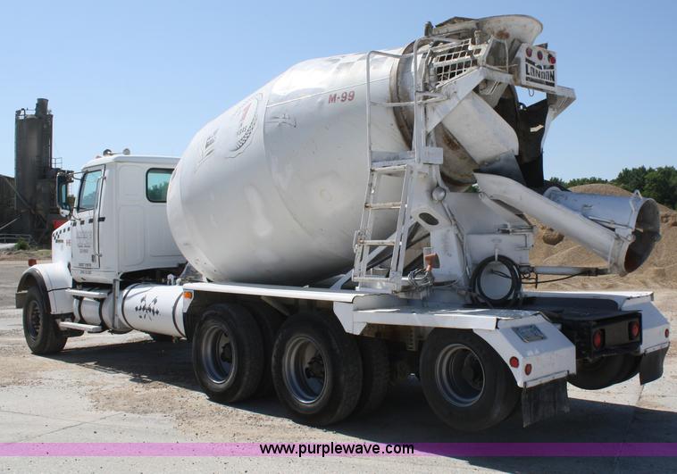 image for item B6766 2000 Western Star 4964FX concrete mixer truck