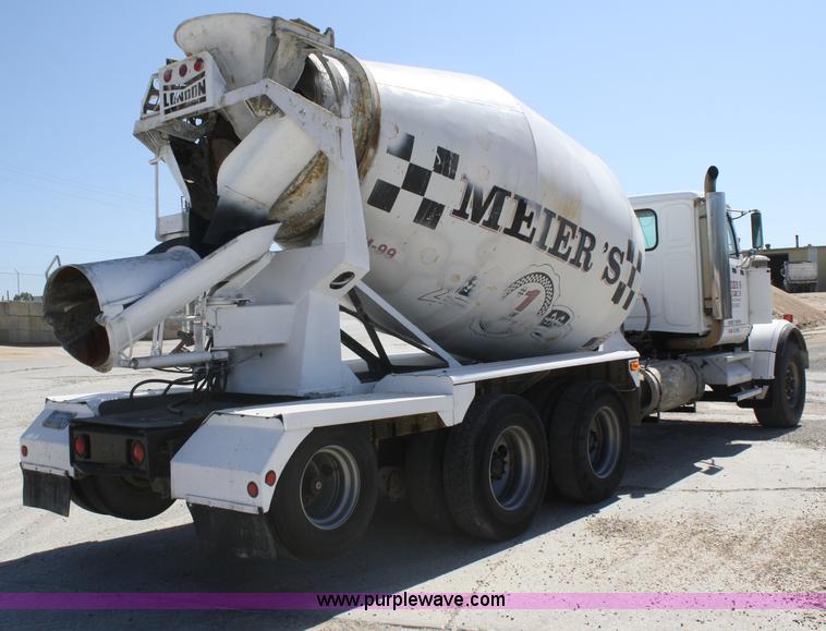 image for item B6766 2000 Western Star 4964FX concrete mixer truck