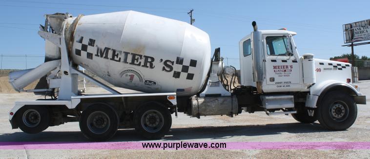 image for item B6766 2000 Western Star 4964FX concrete mixer truck