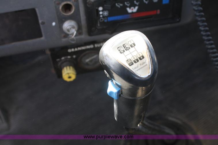 image for item B6766 2000 Western Star 4964FX concrete mixer truck