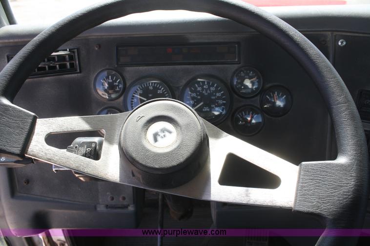 image for item B6766 2000 Western Star 4964FX concrete mixer truck