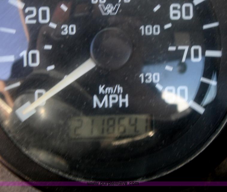 image for item B6766 2000 Western Star 4964FX concrete mixer truck